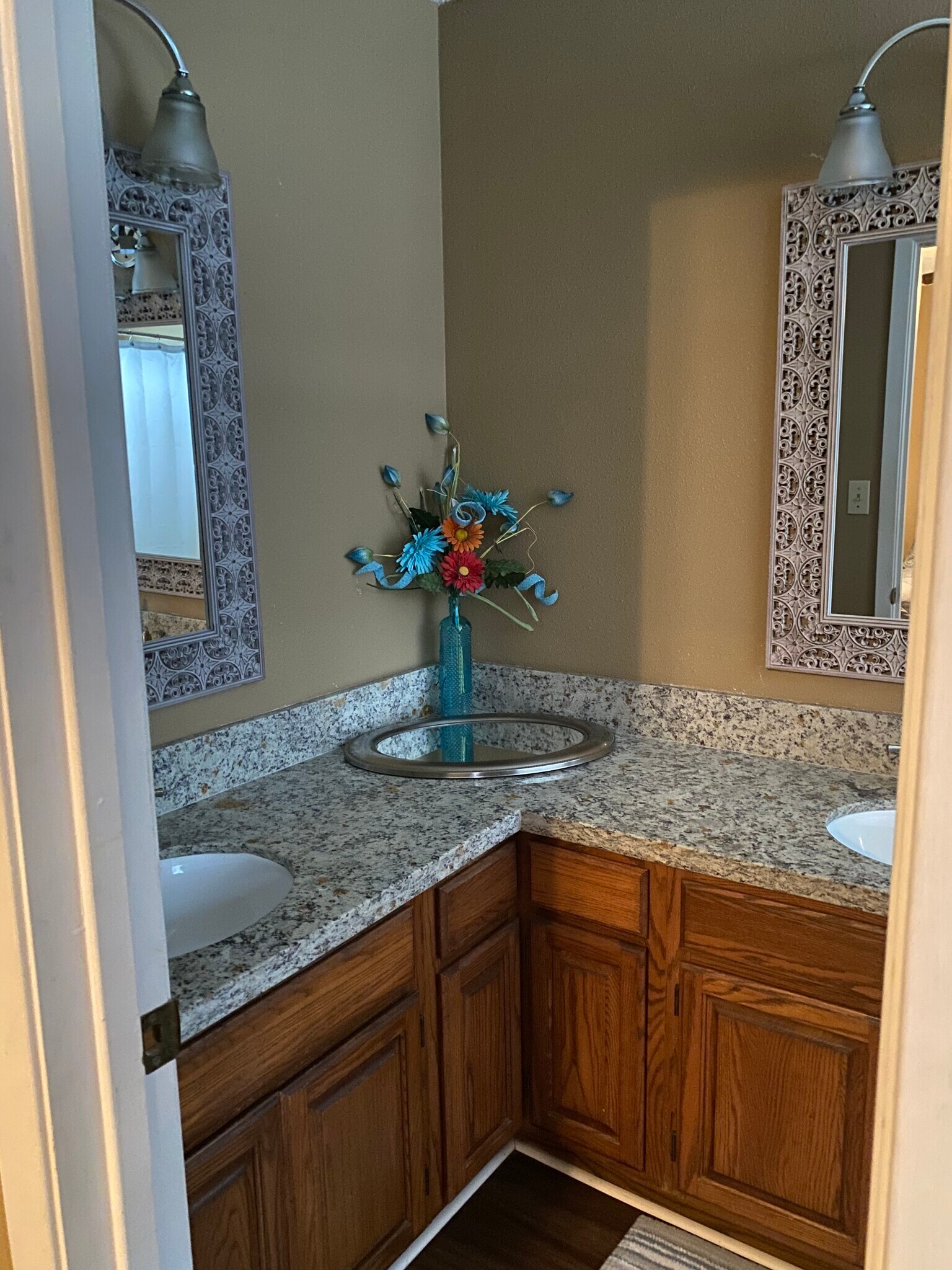 Bath 1 - 1119 Nichols Ave