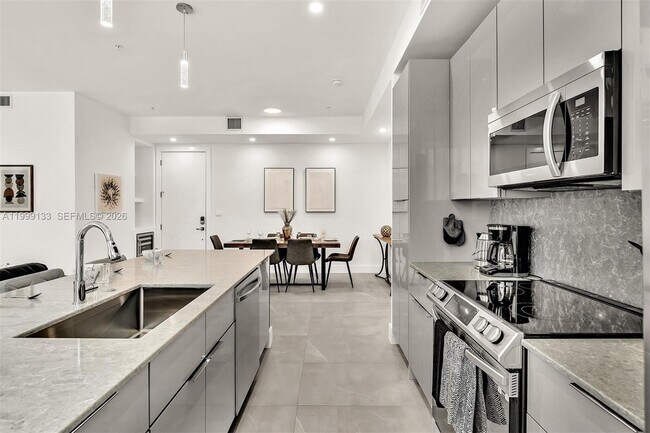 Building Photo - 2100 Miami Rd