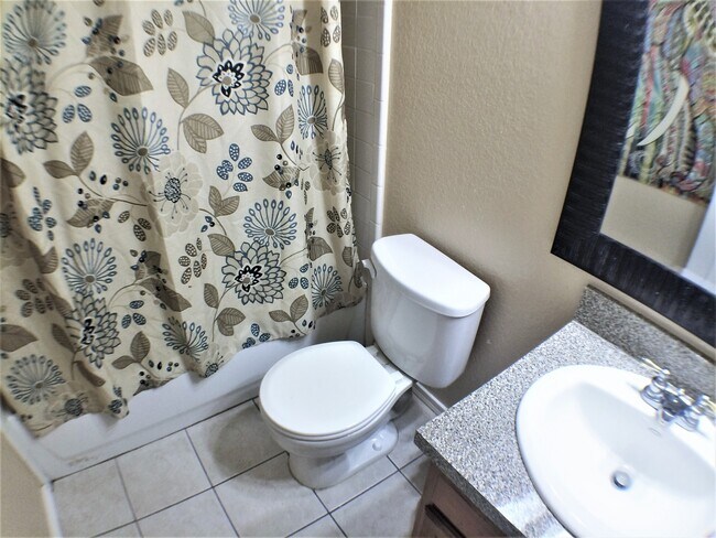 Building Photo - Inviting 3 Bed 2 Bath Home!