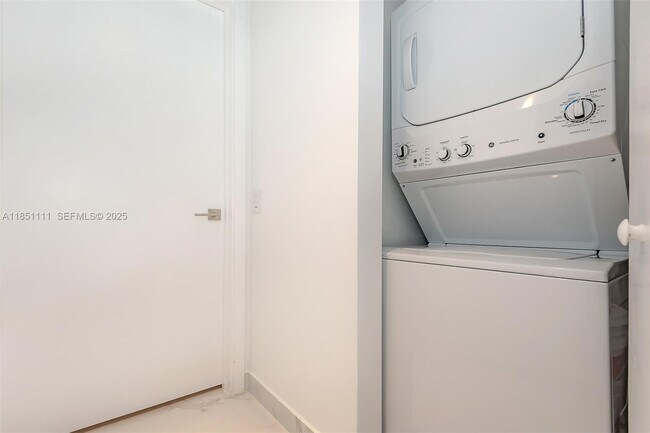 Building Photo - 3131 NE 7th Ave