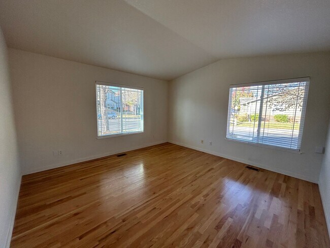 Building Photo - Stylish, Spacious 3 Bedroom Townhome with Two-Car Garage