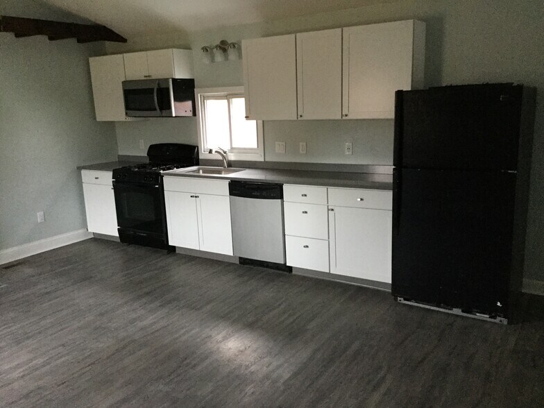 Building Photo - 277 Spruce St