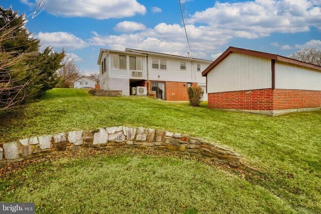 Building Photo - 1400 Mt Airy Rd