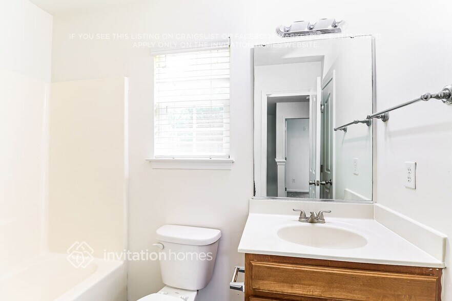 Building Photo - 214 Glencroft Dr