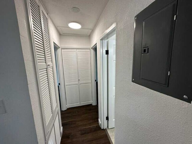 Building Photo - 2122 Mara Ct