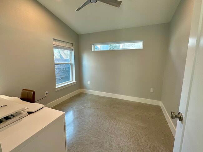 Building Photo - 5008 Lott Ave