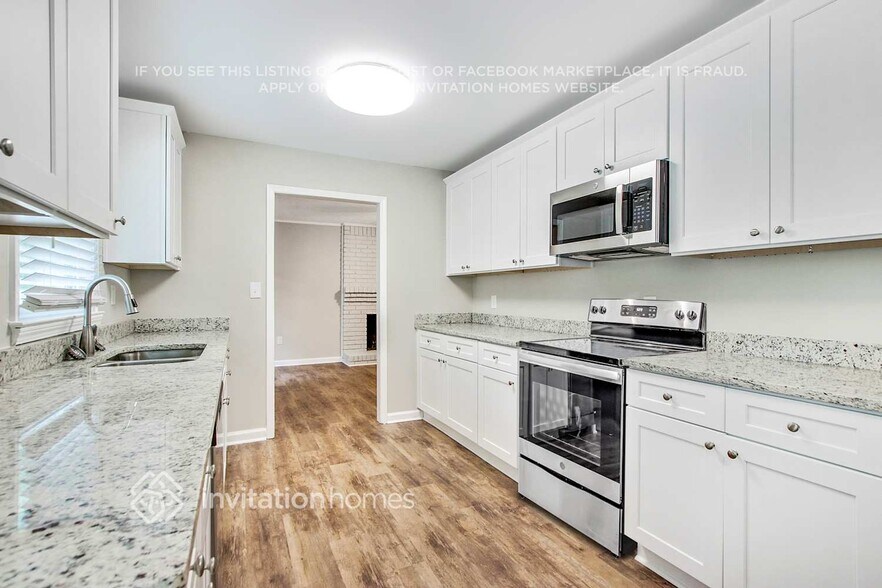 Building Photo - 5747 Woodland Dr