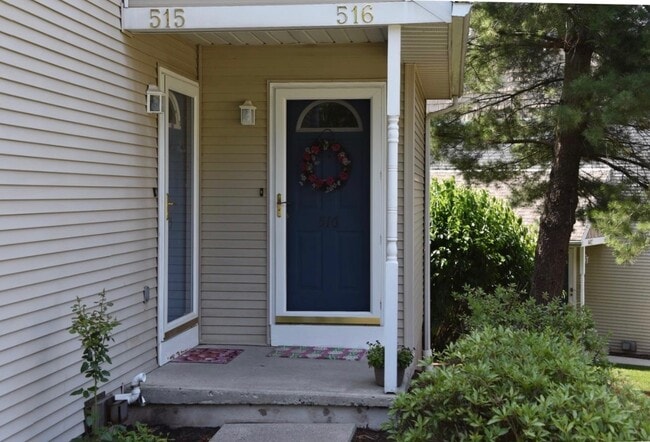 Building Photo - Cozy 2 Bedroom Condo