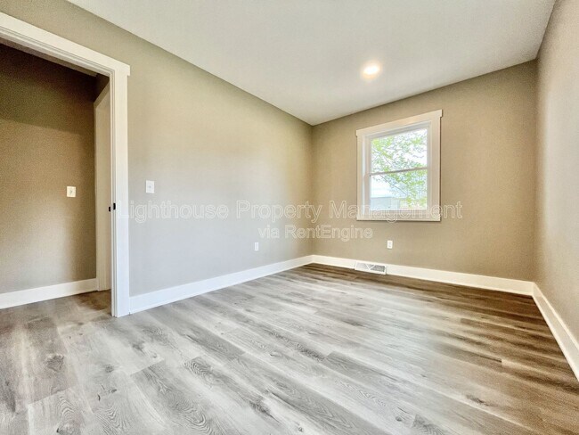 Building Photo - 818 Delray Ave SE