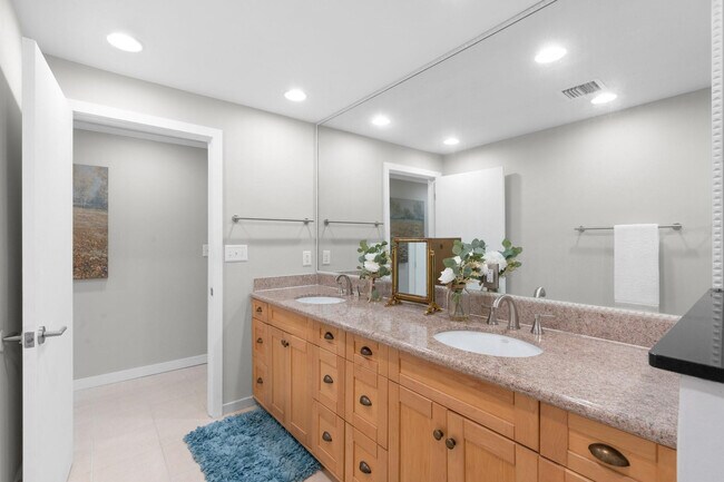 Building Photo - 2317 NE 12th St