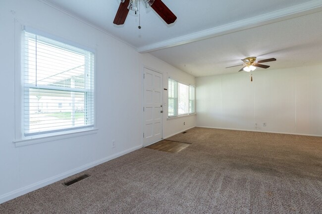Building Photo - 2 Bed / 1 Bath in Tulsa! Ready Mid June!