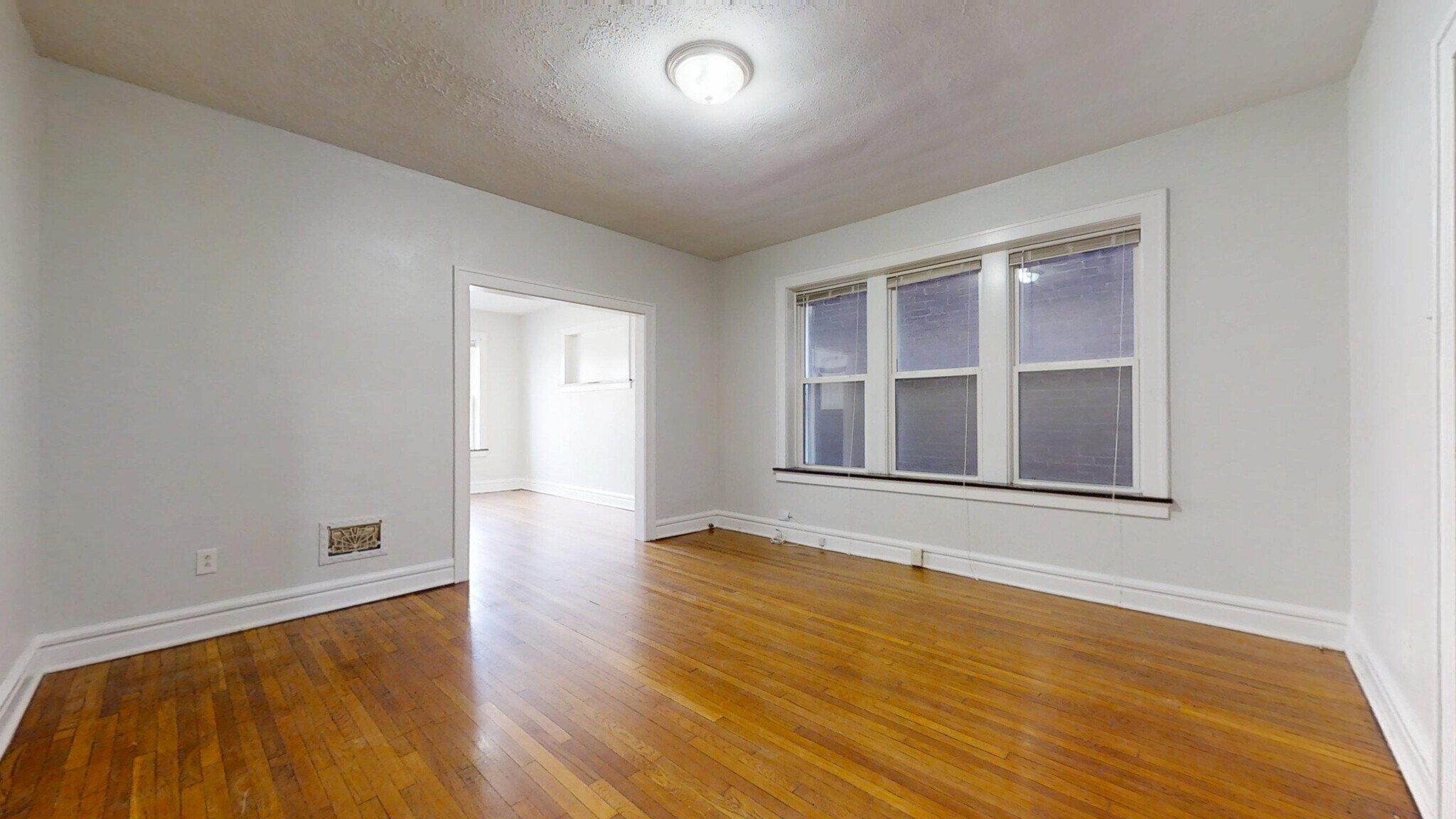 Building Photo - 3704 Fairview Ave