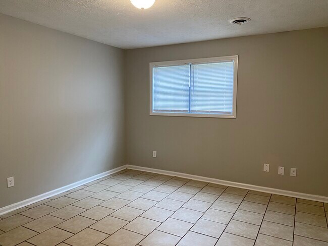 Building Photo - 28 Manchester Bay