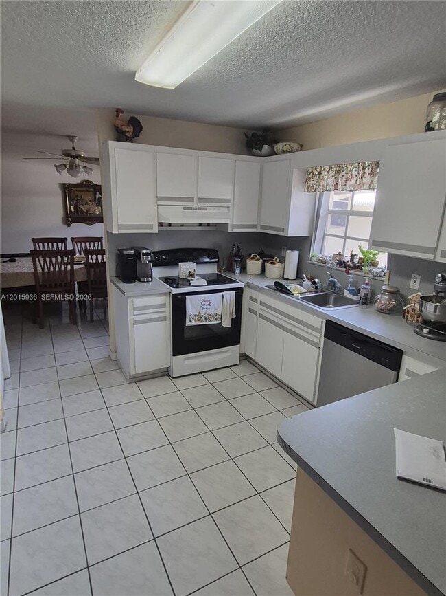 Building Photo - 2018 SW 58th Ct