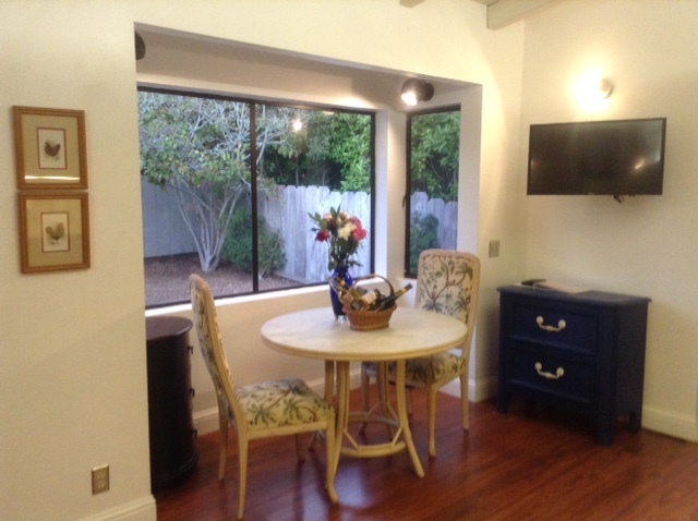 Breakfast Area Off Kitchen - 3256 Martin Rd