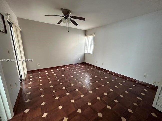 Building Photo - 2101 Bayberry Dr