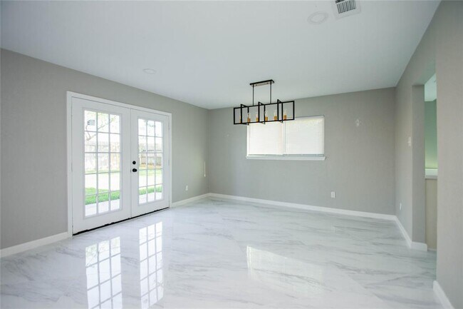 Building Photo - 445 E Castle Harbour Dr