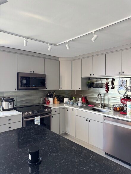 Building Photo - 3301 Bayshore Blvd