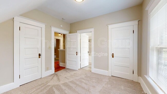 Building Photo - 2977 N Willamette Blvd