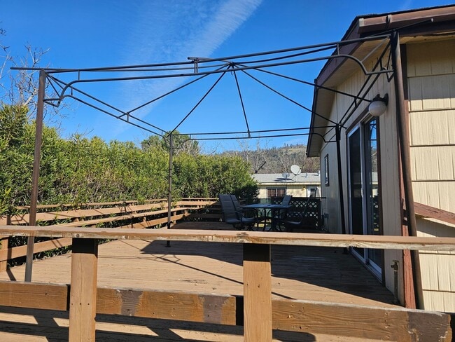 Building Photo - 13973applelane.is4lease.com