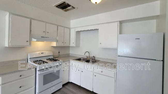 Building Photo - 332 Grove St SE