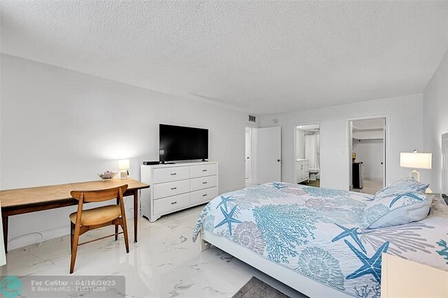Building Photo - 1401 S Ocean Dr
