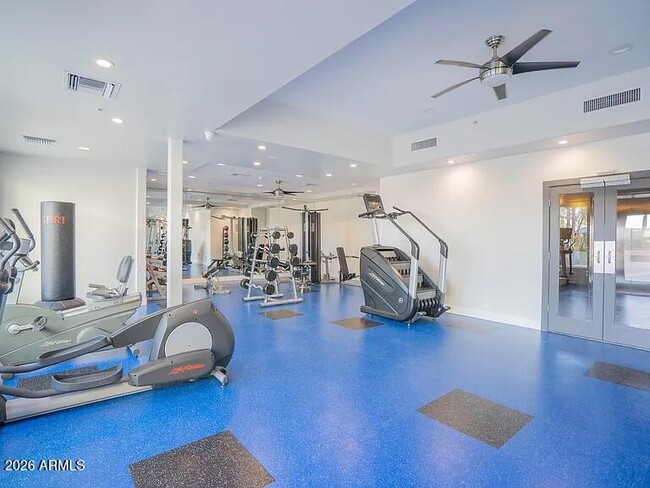 Building Photo - 945 E Playa Del Norte Dr
