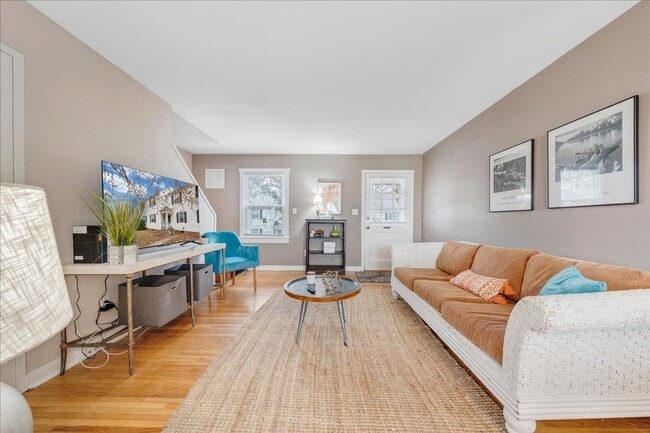 Interior Photo - 2BD/1BA - Walking Distance to Downtown and W&L!