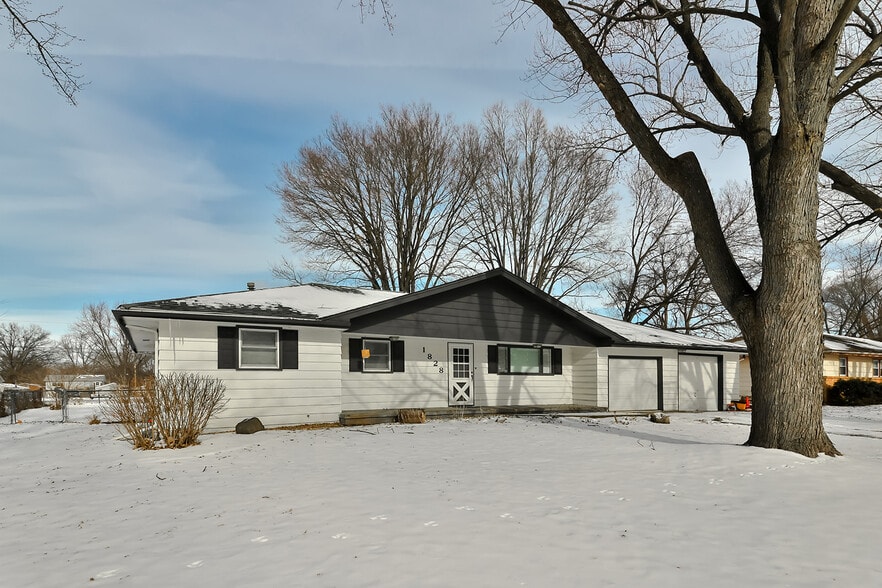 Building Photo - 1828 Juniper Ln