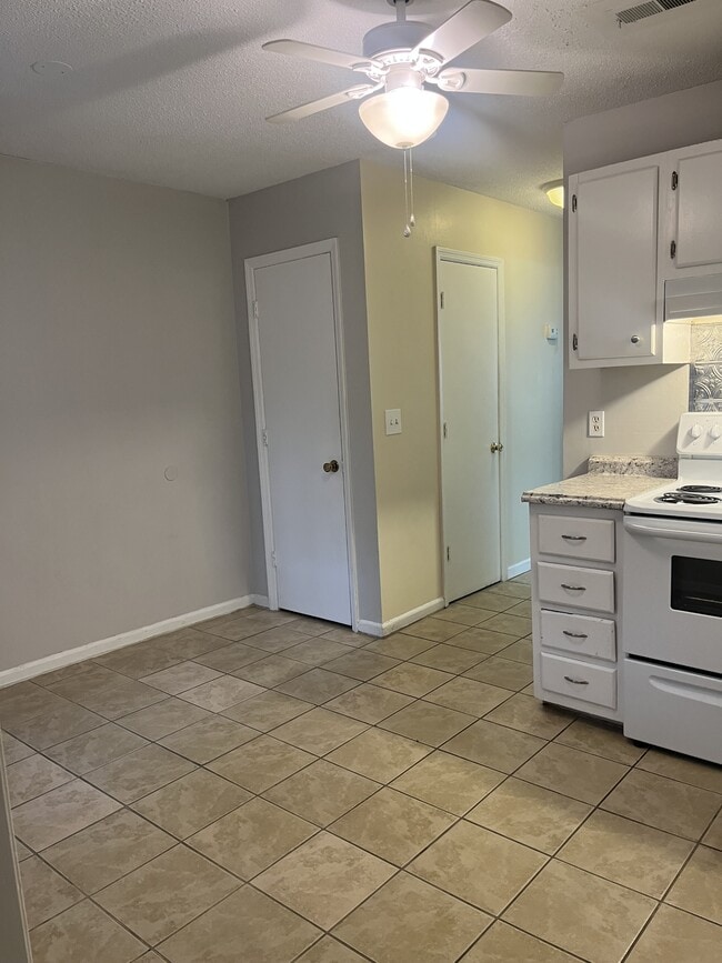 Building Photo - 111 Timber Ln