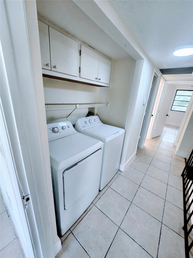 Building Photo - 793 NE 206th St