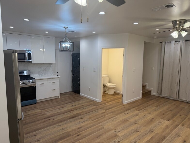 Building Photo - 7344 Balcom Ave