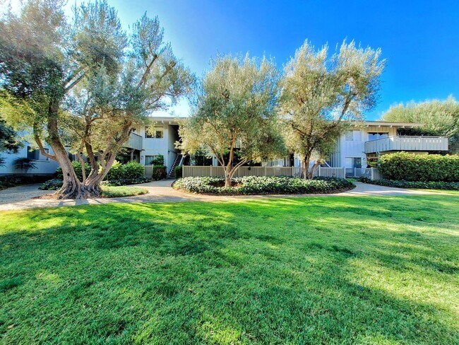 Building Photo - Spacious Second Floor 1bd Condo in Great P...