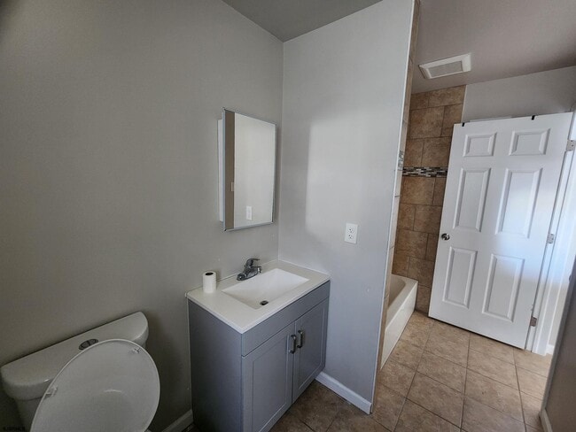 Building Photo - 118 S Main St