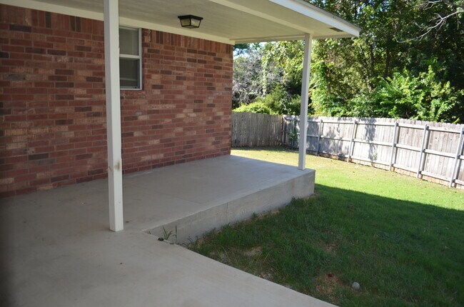 Building Photo - 1710 Quarry Trail