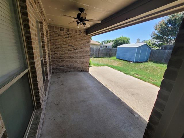 Building Photo - 205 Willow Creek Dr