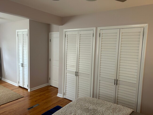 Building Photo - 44 Maple Ave