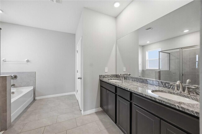 Building Photo - 5719 Woodland Sage Dr