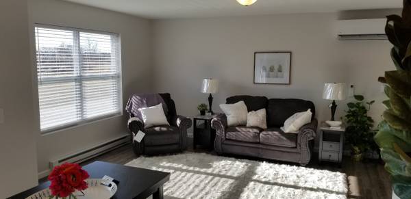 Living Room - 1000 W Marion St