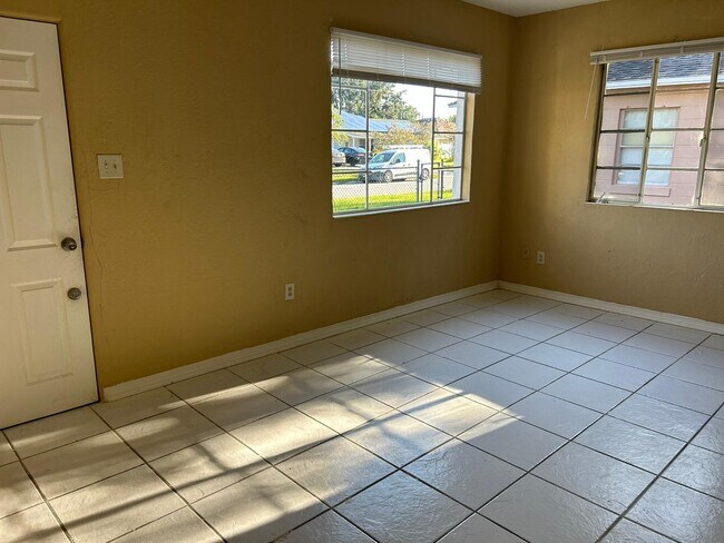Building Photo - 4246 Minoso St