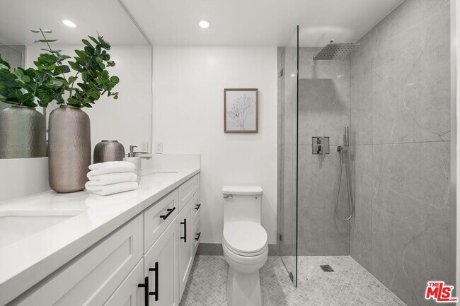 Building Photo - 10450 Wilshire Blvd