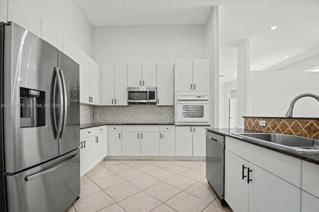 Building Photo - 15957 SW 16th St
