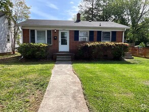 Building Photo - Lovely 2 Bed, 1 Bath Brick Ranch near UNC-...