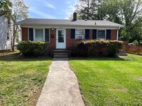 Building Photo - Lovely 2 Bed, 1 Bath Brick Ranch near UNC-...