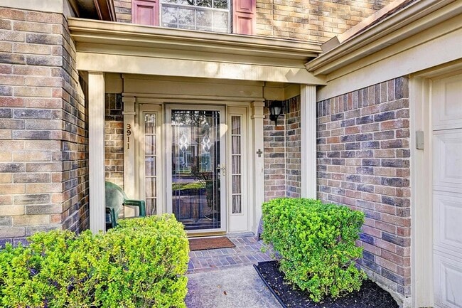 Building Photo - 3911 Spring Garden Dr