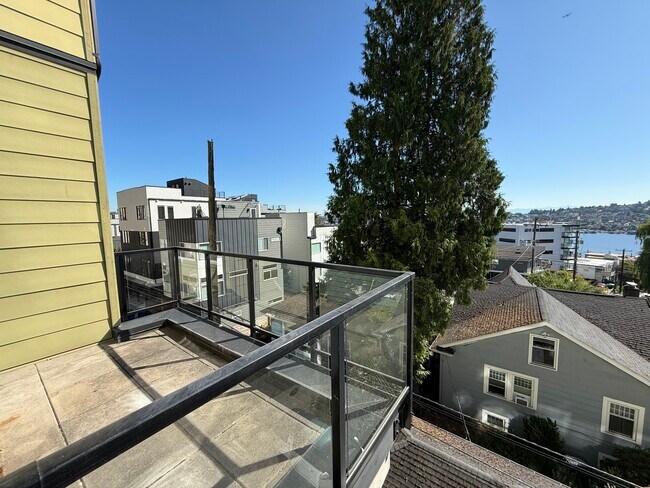 Building Photo - 655 Crockett St