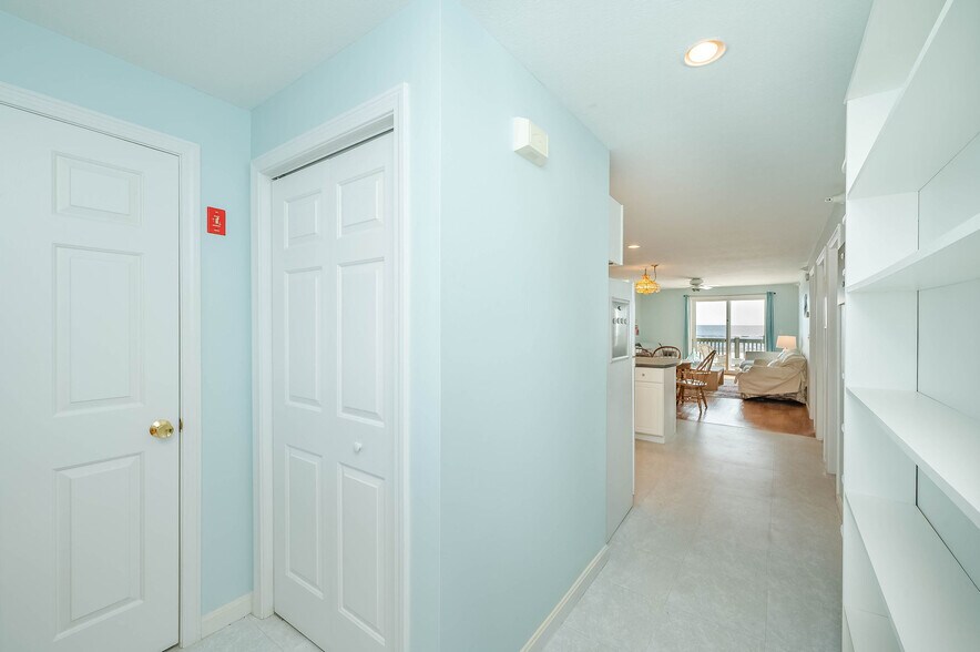 Building Photo - 790 York St