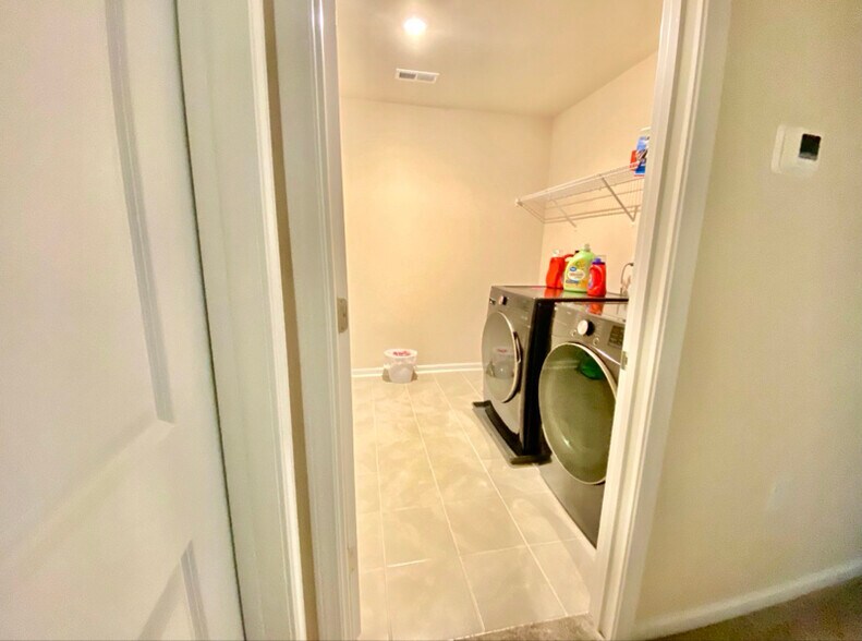 Building Photo - 5612 Preveza Pl