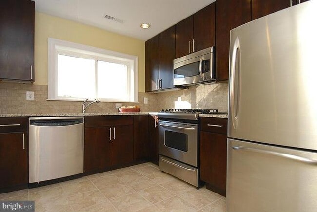 Primary Photo - 1901 Lincoln Rd NE