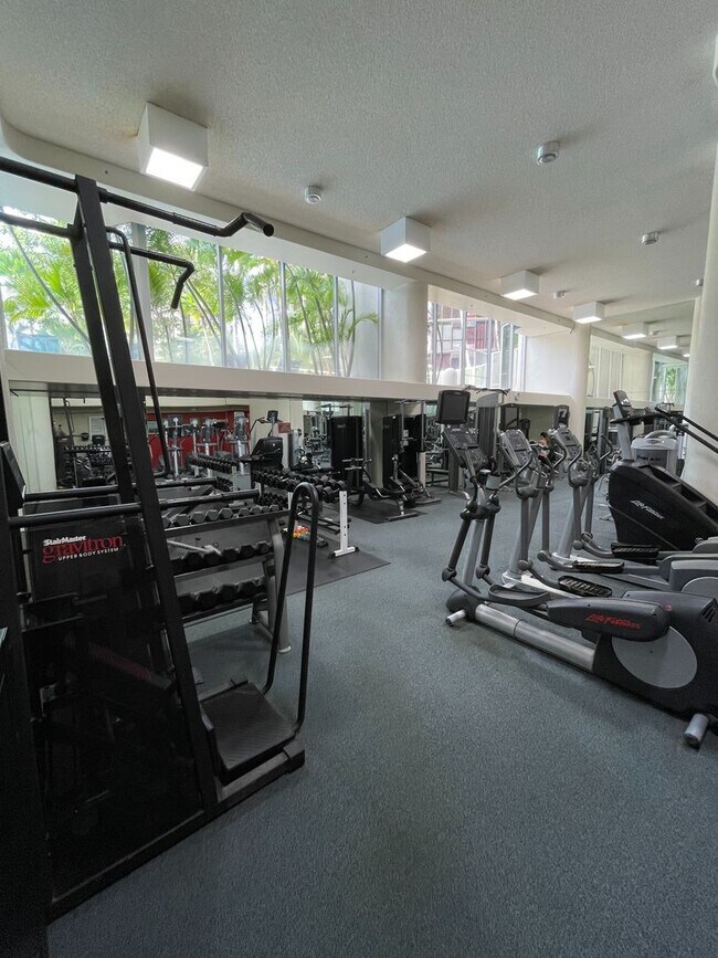 Building Photo - 1 Bed 1 Bath 1 Parking Gorgeous Views 33rd Floor in Honolulu Park Place!!!